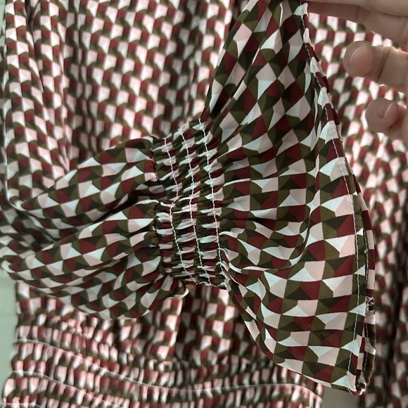 Worthington geo design smocked top xs - Picture 4 of 9